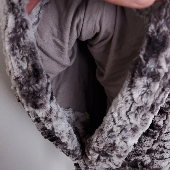 DOLCE VITA FAUX FUR CHINCHILLA ZIP HOODED JACKET  XS - Picture 4 of 14